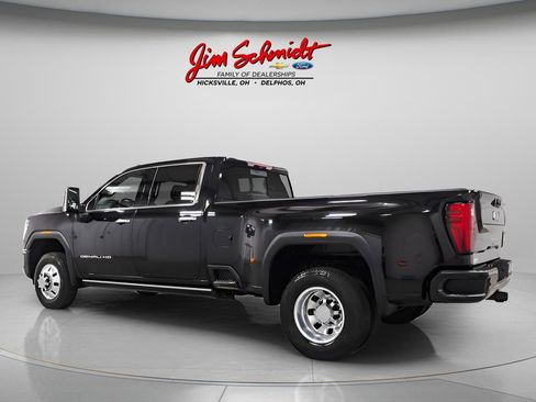 Used 2024 GMC Sierra 3500 Denali Ultimate AWD/4WD image 4