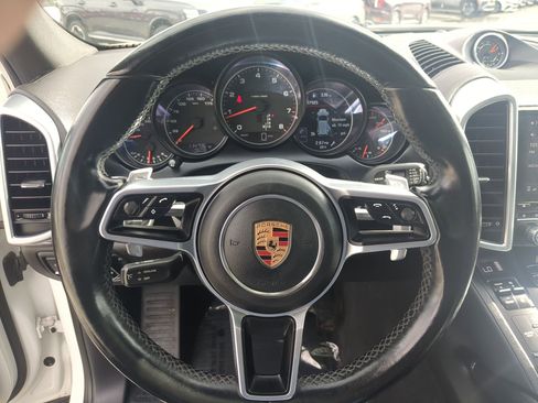 Used 2017 Porsche Cayenne Platinum Edition image 18