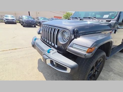 Used 2022 Jeep Wrangler Unlimited Sahara w/ Cold Weather Group AWD/4WD image 44