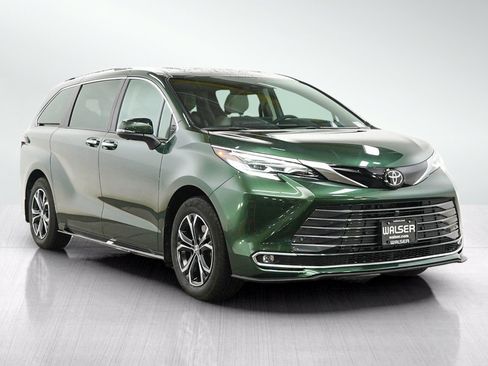 Used 2026 Toyota Sienna Platinum AWD/4WD image 7