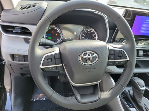 Certified 2025 Toyota Highlander XLE AWD/4WD image 29