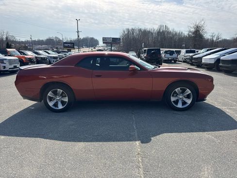 Used 2021 Dodge Challenger SXT image 6