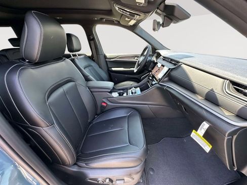 New 2026 Jeep Grand Cherokee L Limited w/ Luxury Tech Group II AWD/4WD image 23