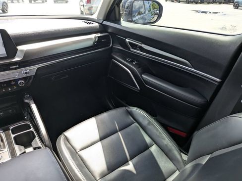 Used 2024 Kia Telluride S FWD image 17