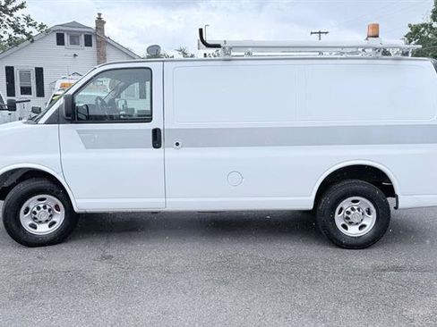 Used 2011 Chevrolet Express 2500 RWD image 9