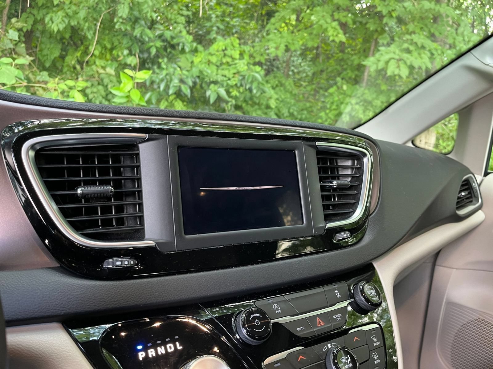 Used 2024 Chrysler Voyager LX FWD image 19