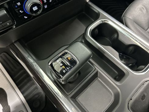 Used 2024 Chevrolet Silverado 1500 LTZ AWD/4WD image 17