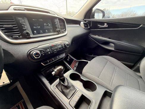 Used 2018 Kia Sorento FWD image 27