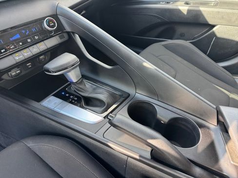 Certified 2022 Hyundai Elantra SEL image 25