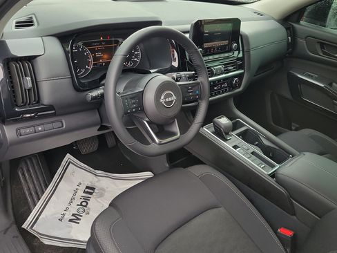 Certified 2024 Nissan Pathfinder SV FWD image 20