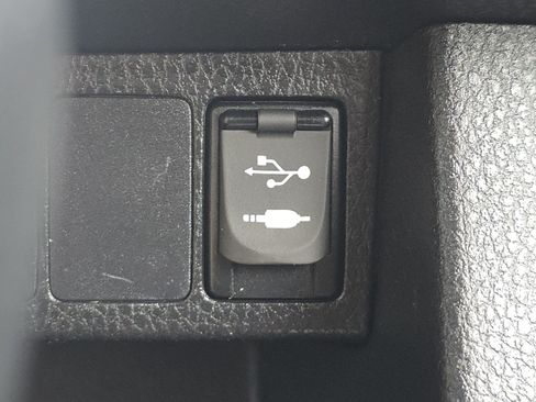 Used 2017 Toyota Corolla SE w/ Carpet Mat Package (TMS) FWD image 4