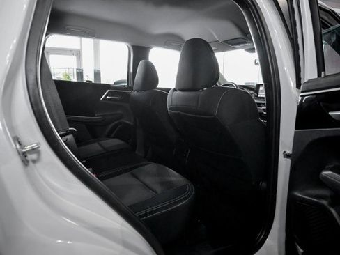 Used 2024 Mitsubishi Outlander ES image 19