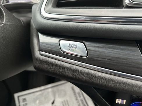 Used 2023 Buick Enclave Essence w/ Sport Touring Edition image 17