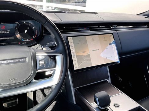 Used 2025 Land Rover Range Rover Long Wheelbase Autobiography image 6
