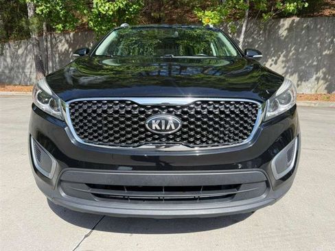 Used 2017 Kia Sorento FWD w/ LX Convenience Package image 4