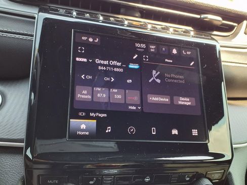 Used 2025 Jeep Grand Cherokee Altitude AWD/4WD image 6