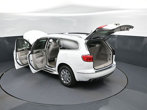 Used 2017 Buick Enclave Premium image 2