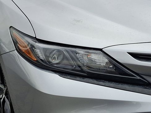 Used 2023 Toyota Camry SE image 10