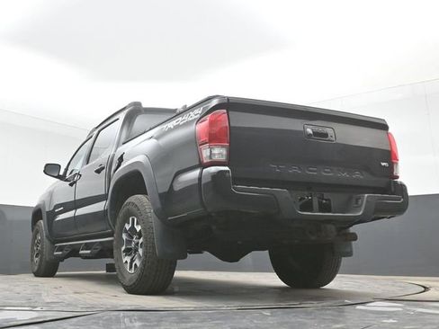 Used 2017 Toyota Tacoma TRD Off-Road w/ Premium & Technology Package image 31