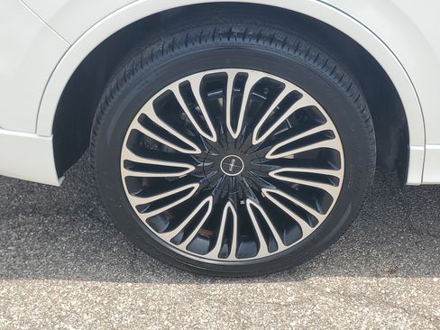 Certified 2022 Lincoln Aviator Black Label w/ Dynamic Handling Package AWD/4WD image 7