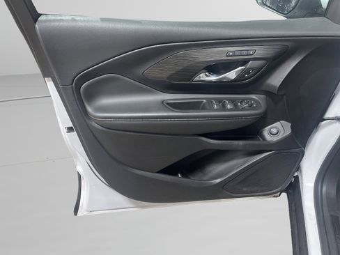 Used 2024 GMC Terrain SLT image 13