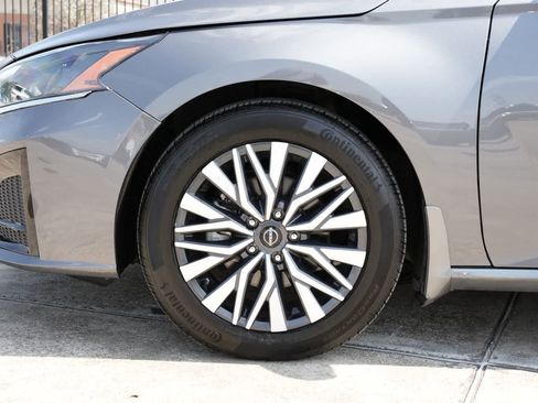 Used 2024 Nissan Altima 2.5 SV FWD image 21