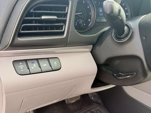 Used 2020 Hyundai Elantra SEL FWD image 27
