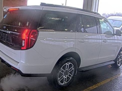 Used 2025 Ford Expedition Active image 19