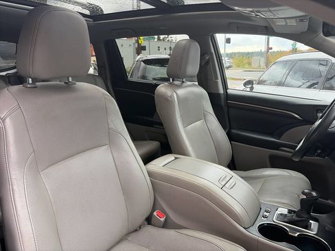 Used 2015 Toyota Highlander Limited Platinum image 12
