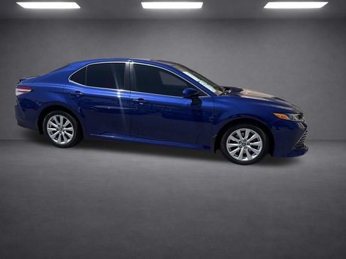 Used 2018 Toyota Camry LE FWD image 15