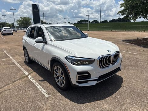 Used 2022 BMW X5 xDrive40i w/ Luxury Seating Package AWD/4WD image 3