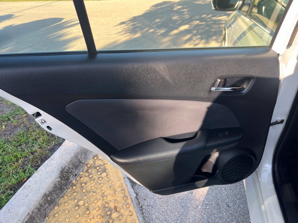 Used 2021 Toyota Prius L Eco FWD image 32