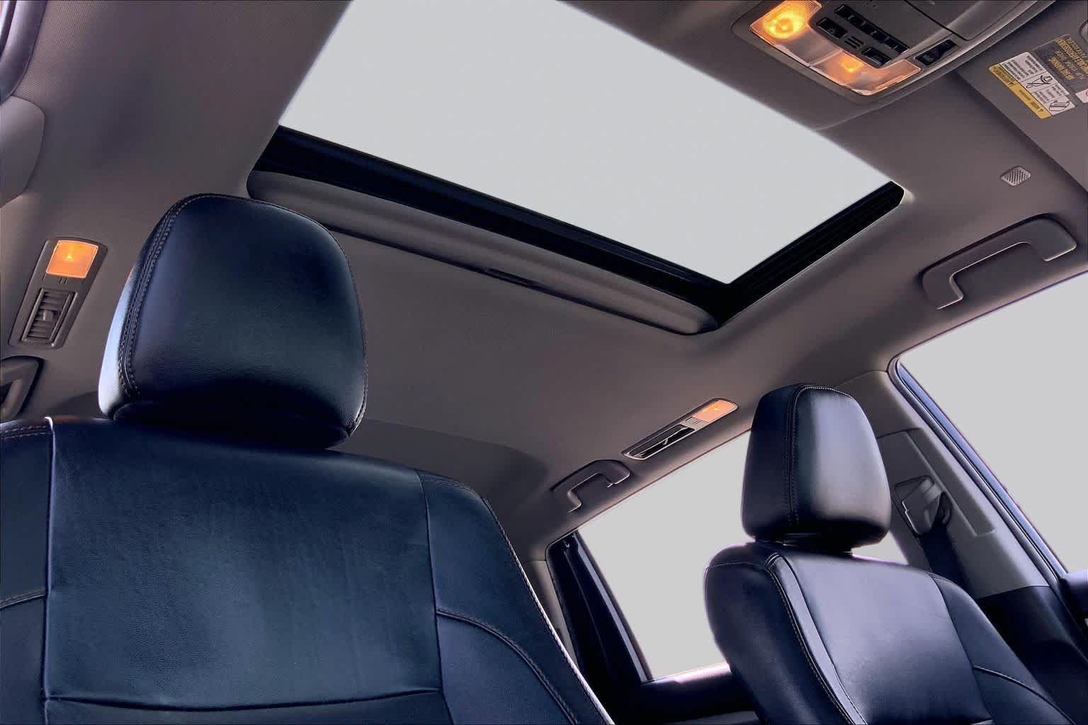 Used 2019 Toyota Highlander XLE AWD/4WD image 14