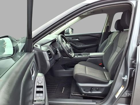 Used 2025 Nissan Rogue SV FWD image 25