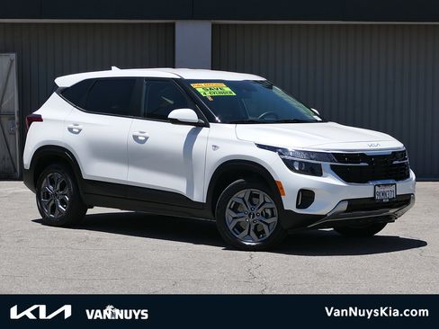 Used 2024 Kia Seltos LX AWD/4WD image 1