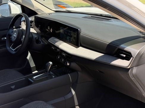 Used 2025 Nissan Kicks SV FWD image 23