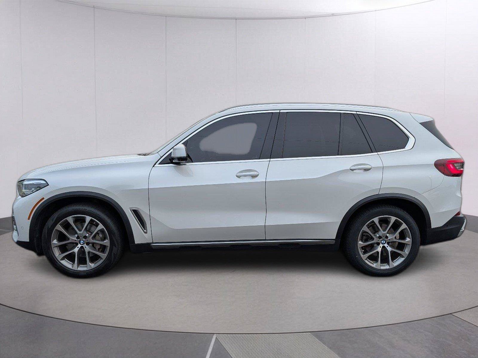 Used 2022 BMW X5 sDrive40i w/ Luxury Seating Package RWD image 2