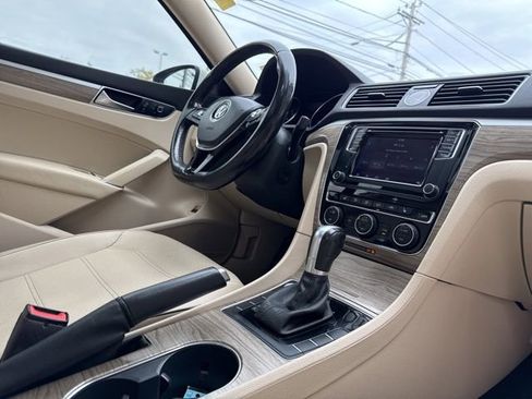 Used 2017 Volkswagen Passat 1.8T SE FWD image 25