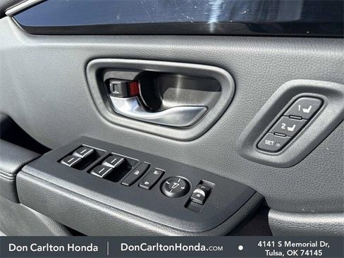 Used 2025 Honda Pilot EX-L image 11