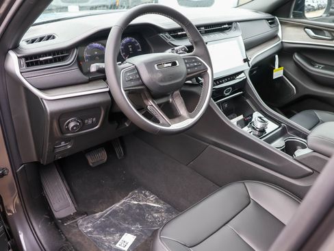 New 2026 Jeep Grand Cherokee L Limited w/ Limited Altitude Package image 4