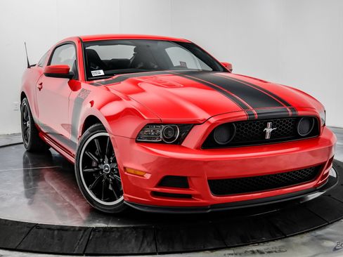 Used 2013 Ford Mustang Boss 302 w/ Boss 302 Accessory Pkg RWD image 23