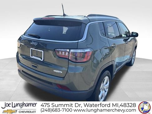 Used 2019 Jeep Compass Latitude w/ Cold Weather Group AWD/4WD image 3