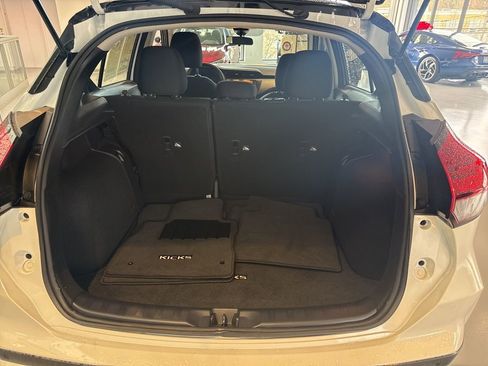 Used 2023 Nissan Kicks SV image 11