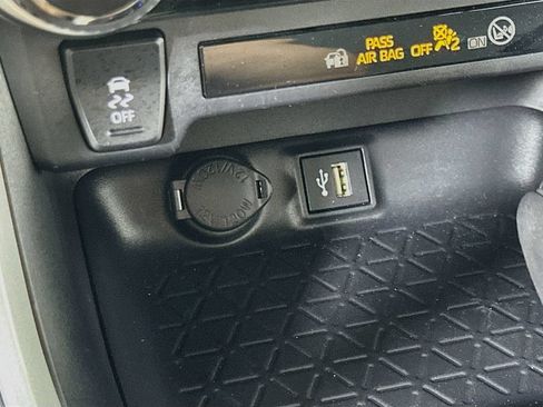 Used 2025 Toyota RAV4 XLE FWD image 30