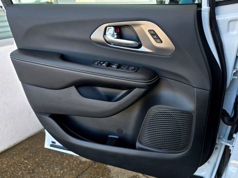 New 2026 Chrysler Pacifica Select w/ S Appearance Package image 20