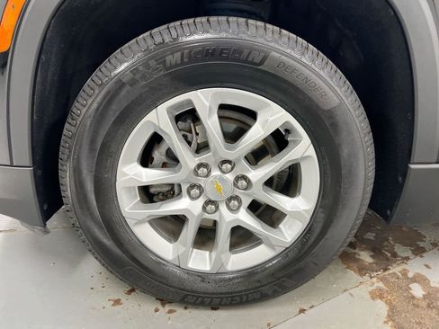 Used 2023 Chevrolet Traverse LS FWD image 27