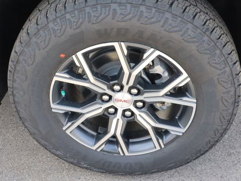 New 2026 GMC Acadia AT4 AWD/4WD image 17