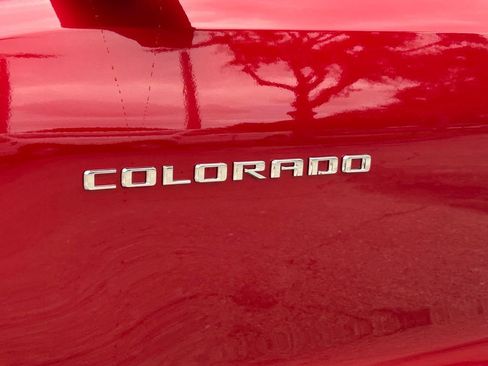 Used 2025 Chevrolet Colorado Z71 w/ Technology Package AWD/4WD image 18