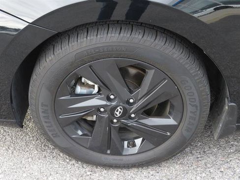 Used 2023 Hyundai Elantra SEL image 9