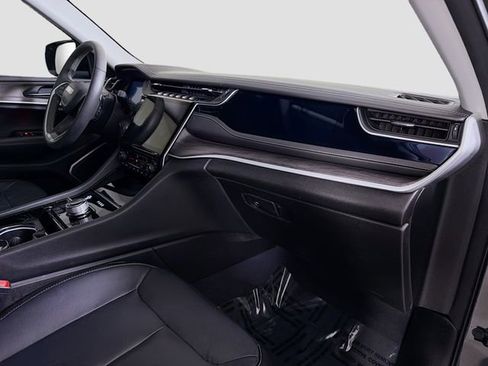 Used 2022 Jeep Grand Cherokee Limited 4xe image 32